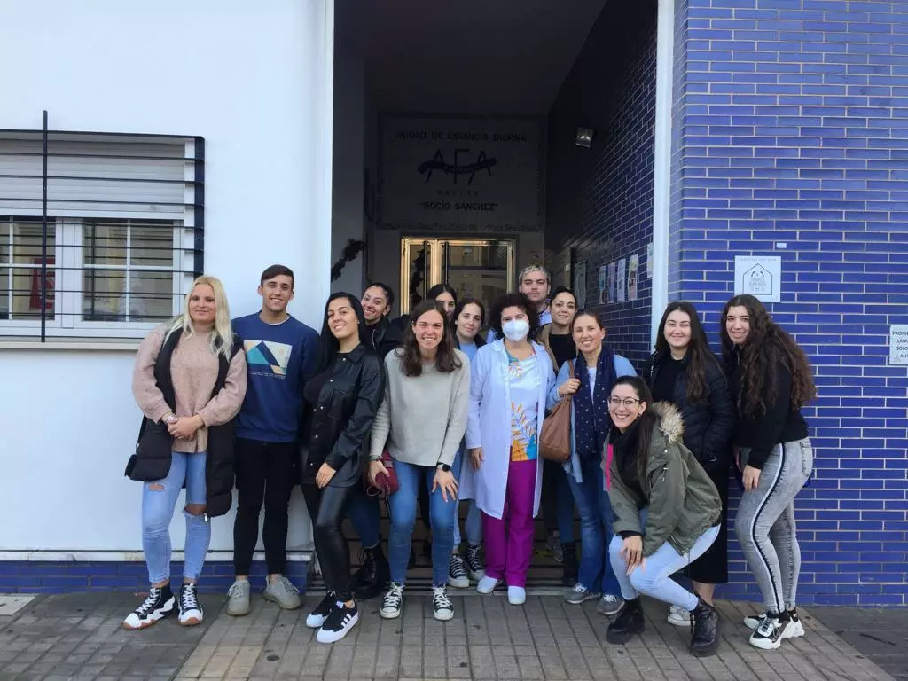 Los alumnos del curso para Auxiliar de Ayuda a Domicilio visitan el centro de Alzheimer ‘AFA Huelva'
