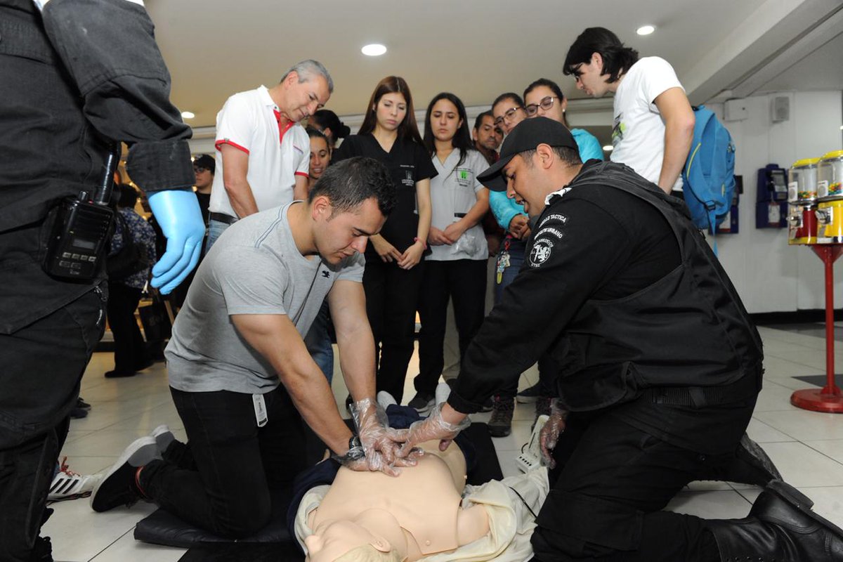 Práctica de RCP en maniquí durante formación para el empleo