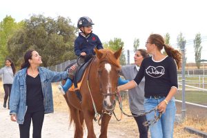 Especialista en Psicología Aplicada en las Terapias Ecuestres y las Intervenciones Asistidas con Caballos (TEIAC)