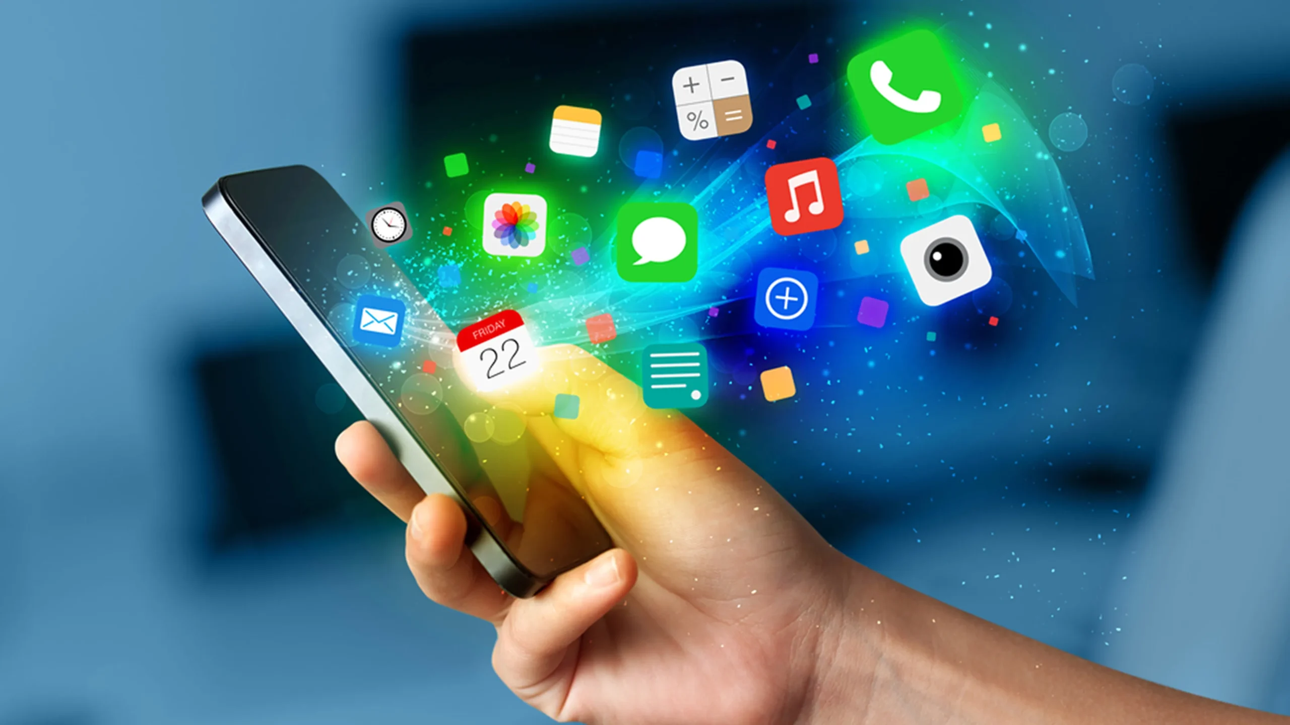 Teléfono móvil con iconos de aplicaciones flotantes — cursos online