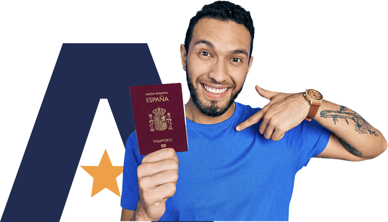Hombre sonriendo con pasaporte de España, arraigo para la formación